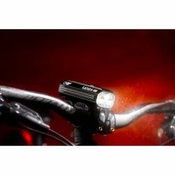 Lezyne Mega Drive 1800i Lygte 7 Lezyne Mega Drive 1800i Lygte -Crankbrothers Salgsbutik 191121 Mega1800i TCD06540 Edit Half R2 WEB SQUAR 480x