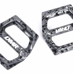 DMR Bikes DMR Vault SE Pedal – Liquid Camo 5 DMR Bikes DMR Vault SE Pedal – Liquid Camo -Crankbrothers Salgsbutik 32923999 67ee 4614 ab31 acbf00f579c1 4000x1376 scaled e1625807959291