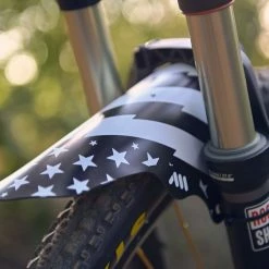 All-mountain-style All Mountain Style Forskærm – Patriots -Crankbrothers Salgsbutik 4 3 6 4f22d59f ee07 4e43 95ed 56e32a5f4962 1600x1200