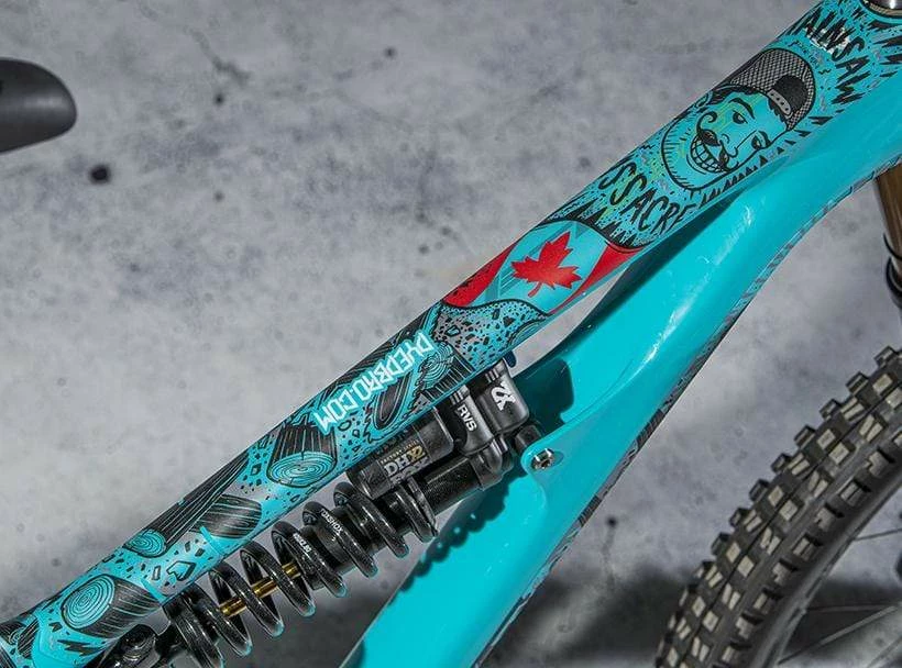 DyedBro Chainsaw Rammefolie – Sort 1 DyedBro Chainsaw Rammefolie – Sort