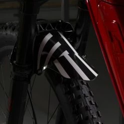 All-mountain-style ALL MOUNTAIN STYLE Forskærm – Dazzle (reflective) -Crankbrothers Salgsbutik AMAS Mud Guard Dazzle on an ebike xweb 1024x1024 1