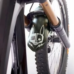 All-mountain-style All Mountain Style Forskærm – AMS X Hasie & The Robots 5 All-mountain-style All Mountain Style Forskærm – AMS X Hasie & The Robots -Crankbrothers Salgsbutik AMSMudGuardHASEI THEROBOTS Product xweb 1800x1350