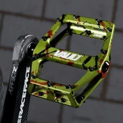 DMR Bikes DMR Vault SE Pedal – Liquid Camo Green -Crankbrothers Salgsbutik Extra Small Portrait 512x764px 512x764
