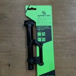 Syncros Boundary 1.5HP Mini Pumpe – Small 9 Syncros Boundary 1.5HP Mini Pumpe – Small -Crankbrothers Salgsbutik IMG 0958 scaled 1