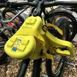 Feva Seat Feva Star Seat 2-5ÅR GUL/RØD -Crankbrothers Salgsbutik IMG 2719 e1488533292560 scaled 1