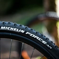MICHELIN FORCE AM FOLDING Dæk -Crankbrothers Salgsbutik albums PRESS 02 PNEUS TYRES 2ROUES 2WHEELS NOUVELLE GAMME VTT MICHELIN 2017 FORCE AM JER 7912