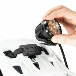 Lupine Betty R14 Lygte Sæt -Crankbrothers Salgsbutik betty helmet frontclick scaled 1