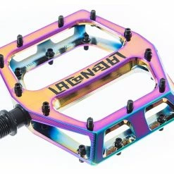 DMR Bikes DMR Vault Lacon Pedal – Oil Slick -Crankbrothers Salgsbutik f1ea4223 8f9b 45d1 8eea a8eb00e16e6a 4000x1375 scaled e1601307553405