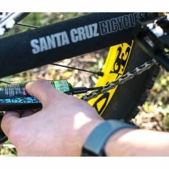 Muc-Off Wet Lube 120ML 11 Muc-Off Wet Lube 120ML -Crankbrothers Salgsbutik mucoff wet lube na EV148120 9999 6 1